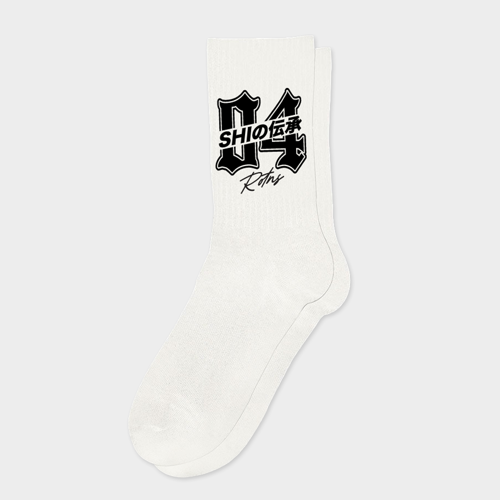 "04" White Regular Socks